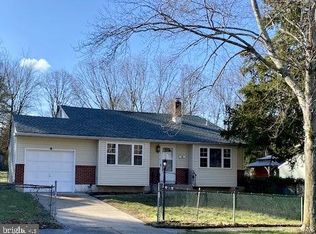 906 Aston Martin Dr, Lindenwold, NJ 08021