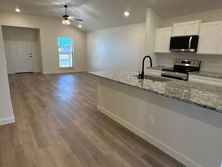 2168 Langford Ave — Photo 5