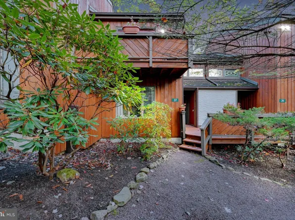 37 Ruffed Grouse Ct, Lake Harmony, PA 18624