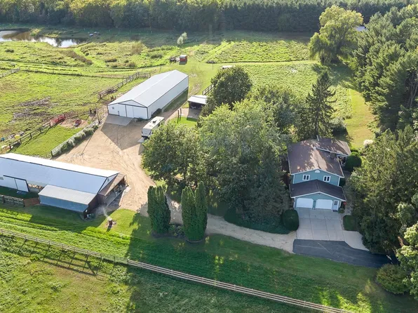 N9401 Hughes Rd, Belleville, WI 53508