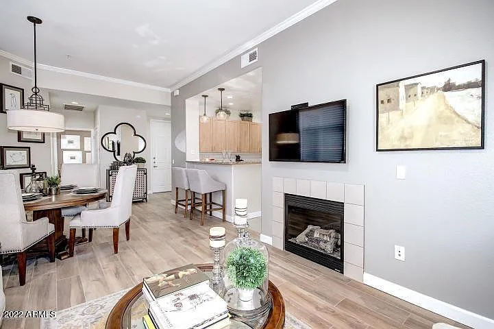 2 bed, 2.0 bath, 1115 sqft, $2,100 — Photo 2