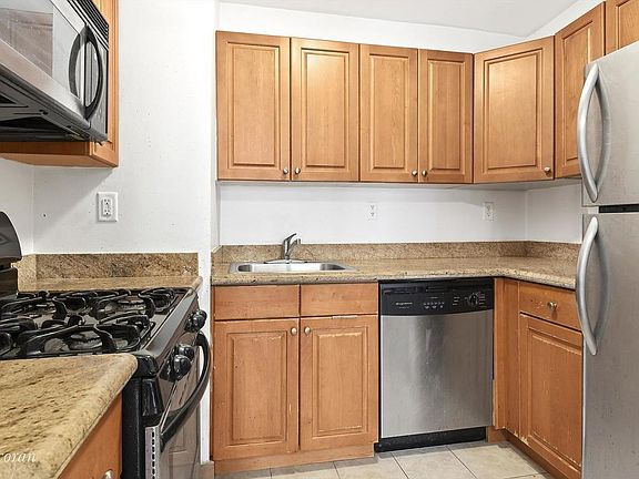 3rd image of 124 E 118th St APT 2R