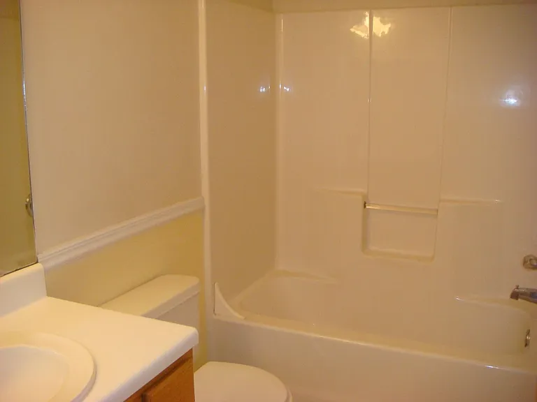 1042 Chinook St — Photo 9