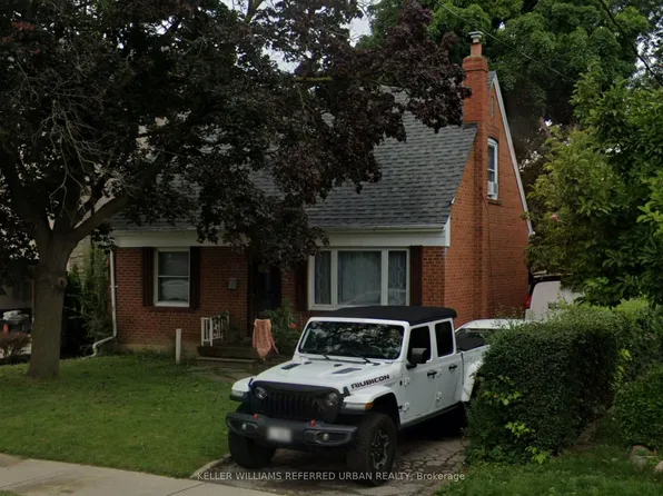 32 Amesbury Dr, Toronto, ON M6M 4H4