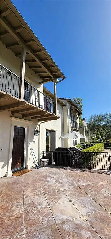 2 bed, 2.5 bath, 1619 sqft, $3,500 — Photo 2