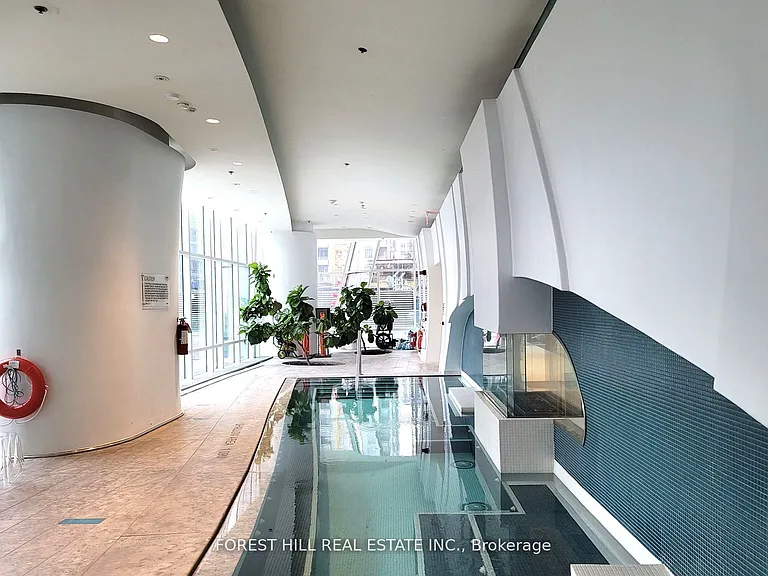 1 Bloor St E #5210 — Photo 32