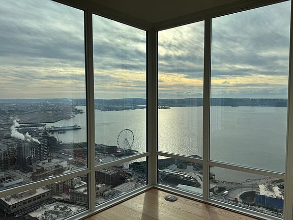 5th image of 121 Stewart St #1805