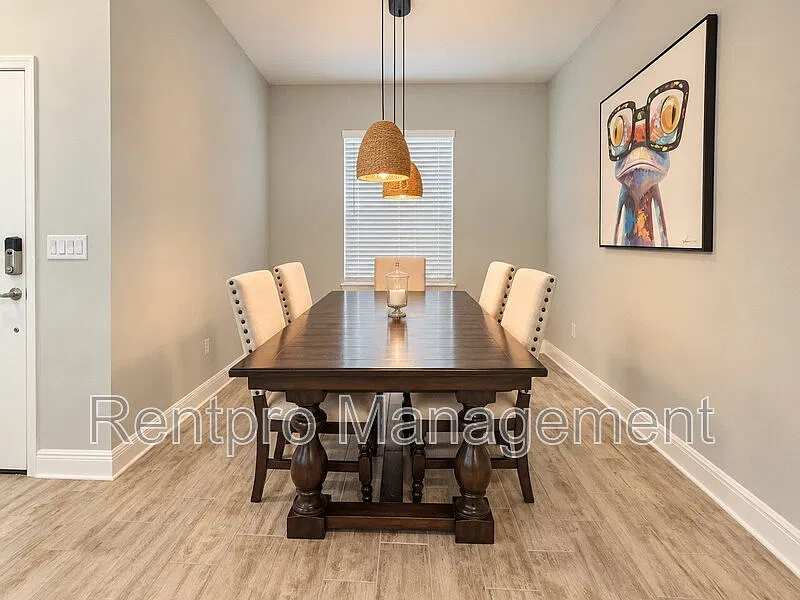 3 bed, 2.0 bath, 1600 sqft, $2,299 — Photo 4