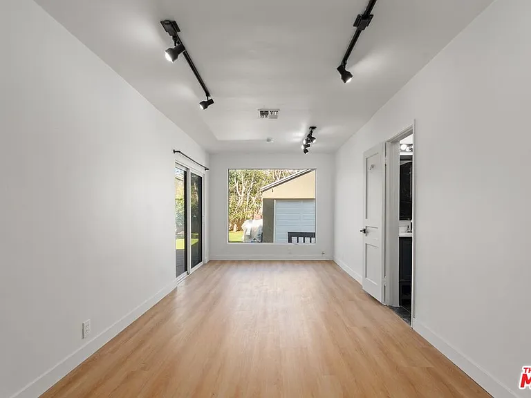 2522 Armacost Ave — Photo 23