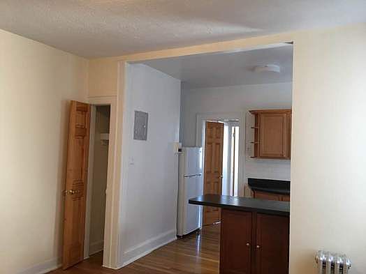 3rd image of 2146 Crescent St APT C5