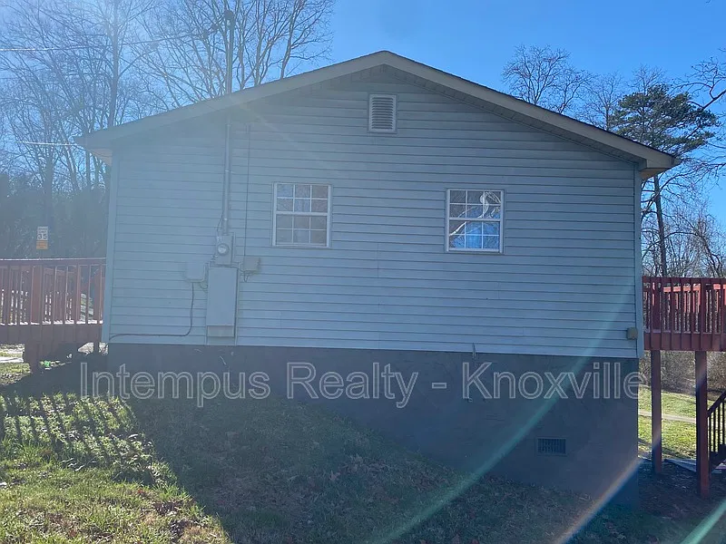 3 bed, 1.0 bath, 912 sqft, $1,700 — Photo 4
