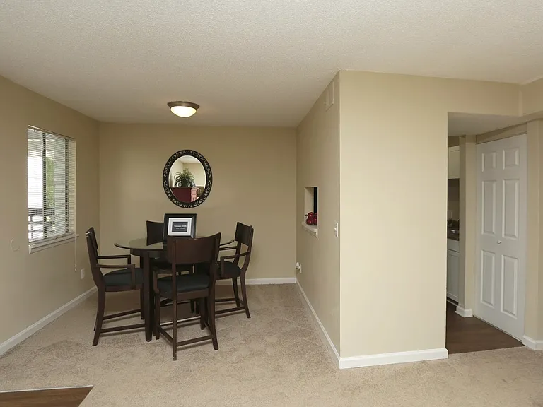 Broadmoor Apartments — Photo 5