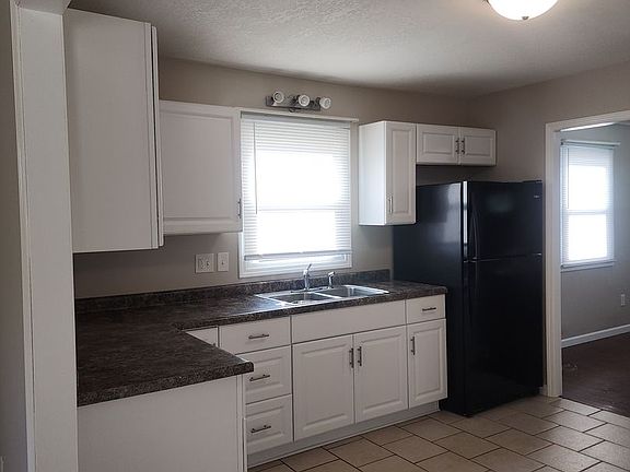 4th image of 723 Circle Dr