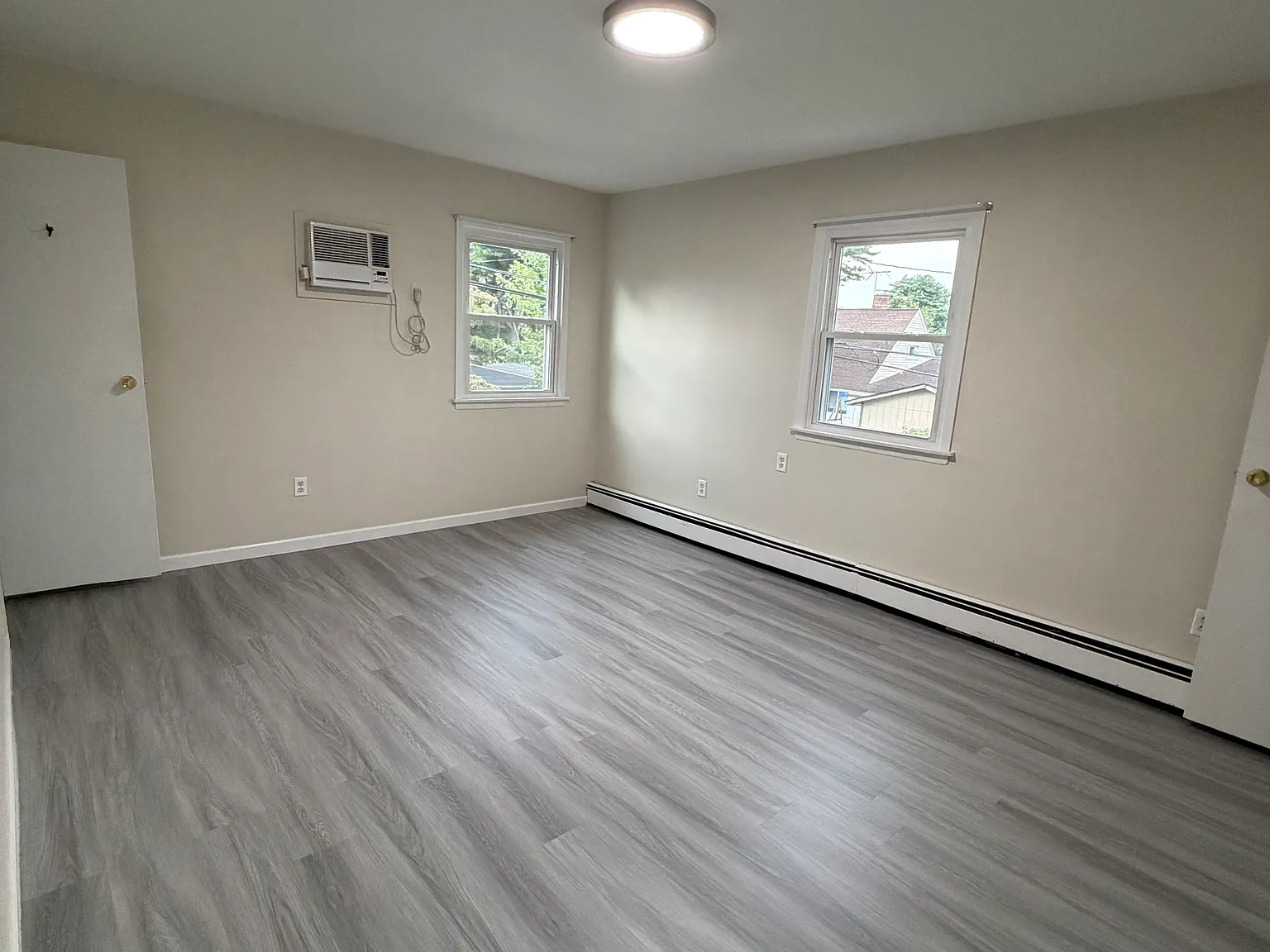 Stirrup Ln, Levittown — Photo 4