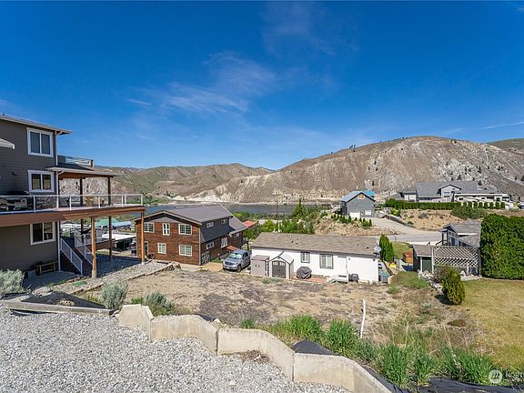 4th image of 565 W Entiat