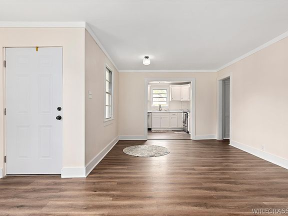 3rd image of 402 Perry St