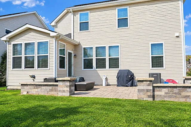 4 bed, 3.5 bath, 3960 sqft, $4,900 — Photo 2