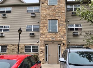 1524 W Sand Bar Ct UNIT 2A, Round Lake Beach, IL 60073