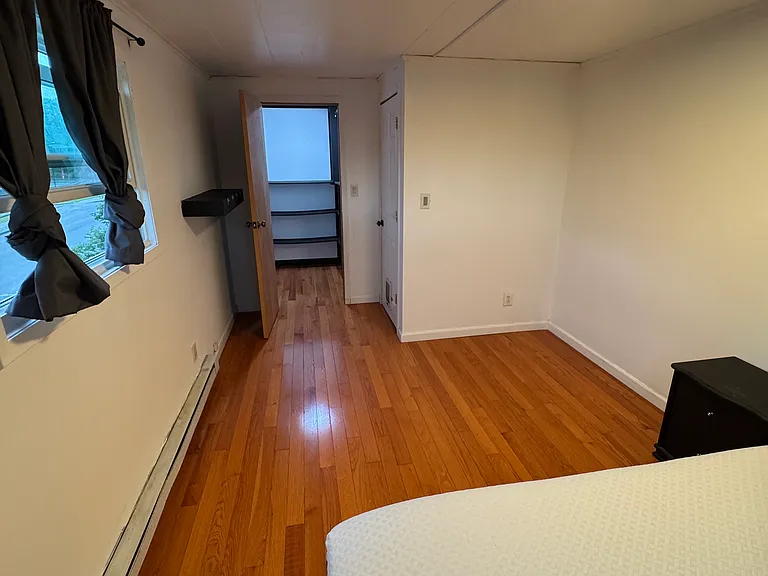 7 Holly Rd — Photo 2