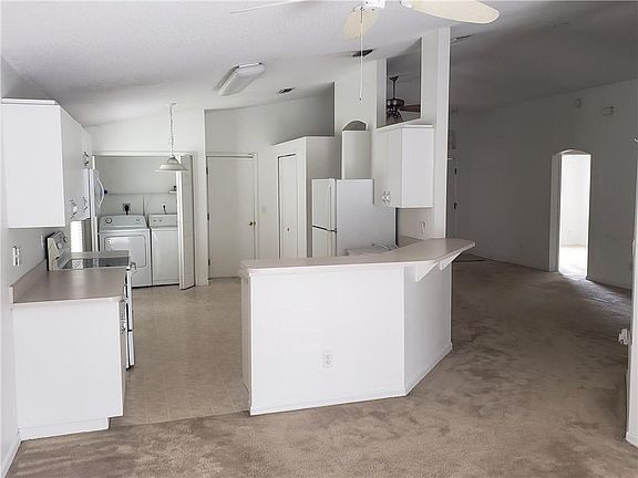 4th image of 1012 E 13th Sq