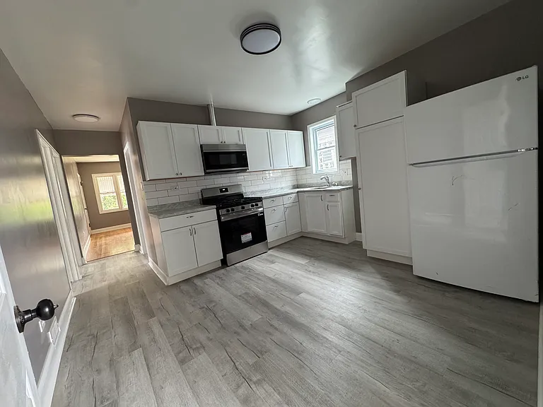 2822 N Mulligan Ave #2 — Photo 5