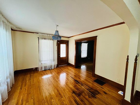 5th image of 380 Granville St