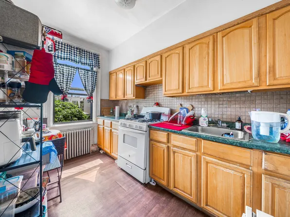 30-77 42nd Street image 14 of 27