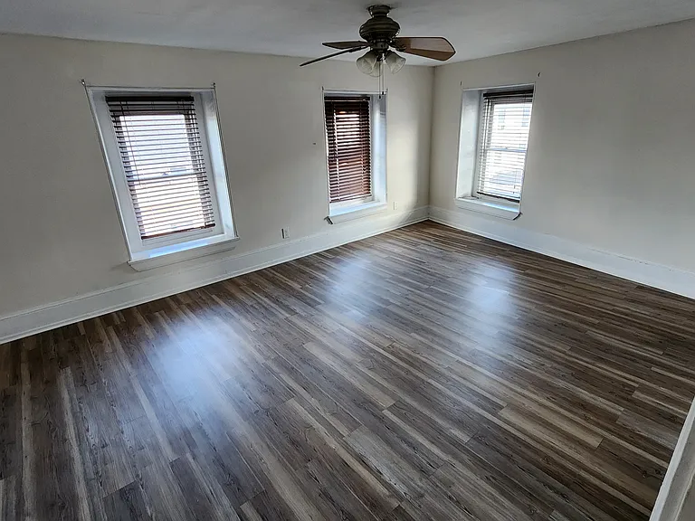 181 Dupont St — Photo 12