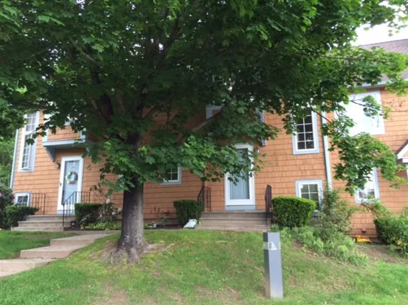 28 Pamela Ct, Broad Brook, CT 06016