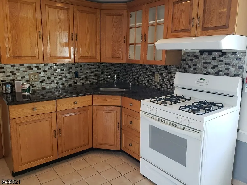 2 bed, 1.0 bath, $2,000 — Photo 3