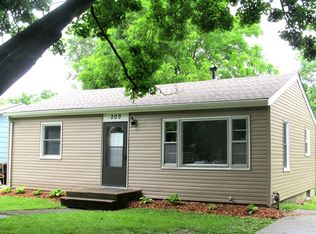 209 S Park Ave, Harvard, IL 60033