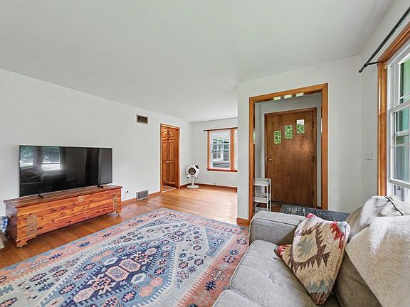 2nd image of 193 W Elm St