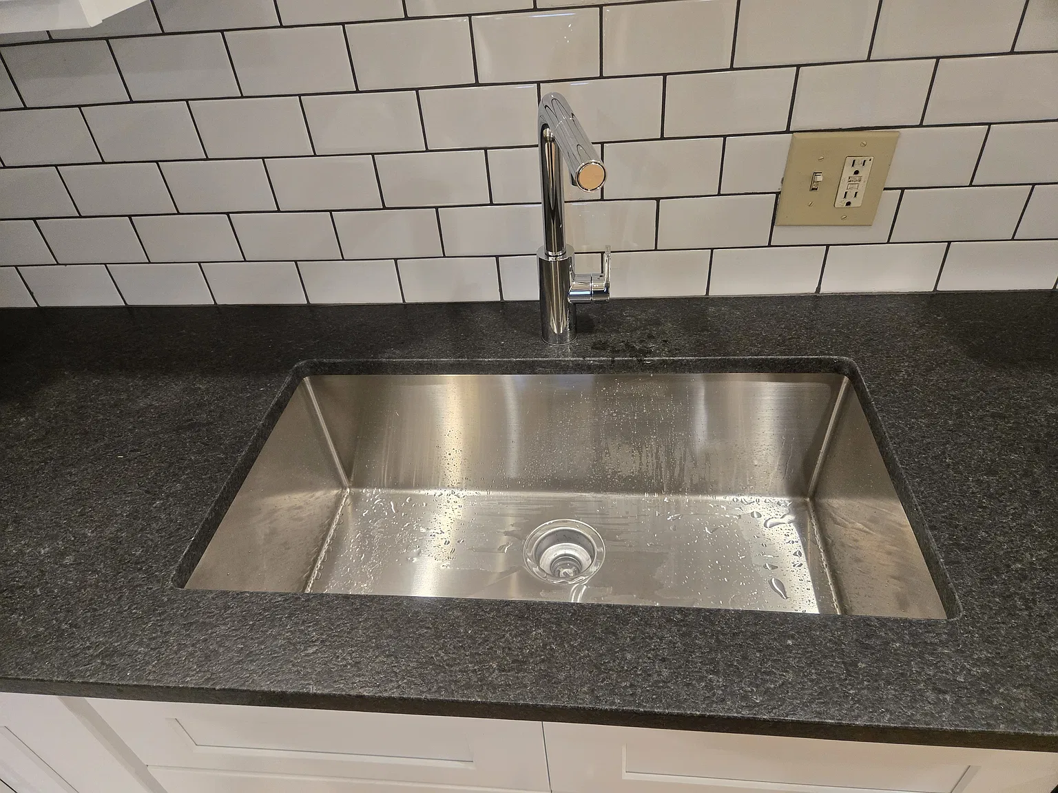 2 bed, 1.0 bath, 1000 sqft, $1,400 — Photo 3