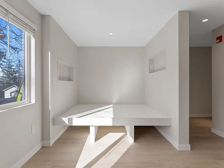 McKinnley Apartments - Luxury Studios! — Photo 27