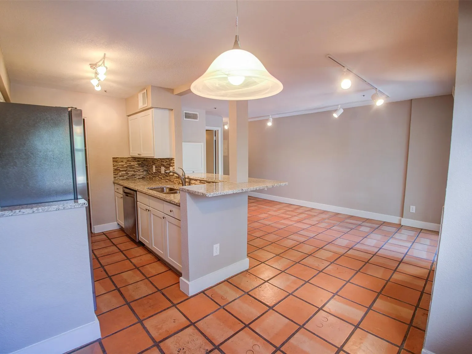 1 bed, 1.0 bath, 778 sqft, $1,395 — Photo 3