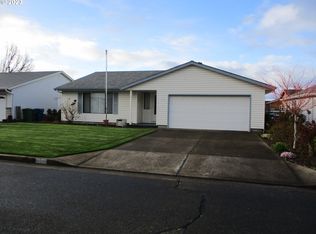 1372 Dogwood Dr, Woodburn, OR