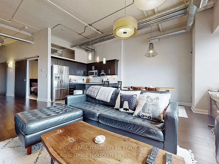 700 King St W #1101 — Photo 5