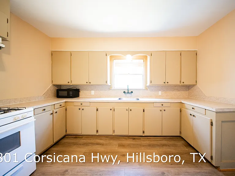 801 Corsicana Hwy — Photo 16
