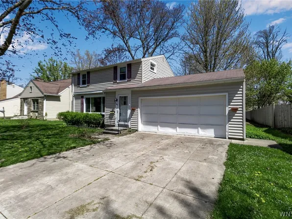 100 Lenora Dr, Hamburg, NY 14075
