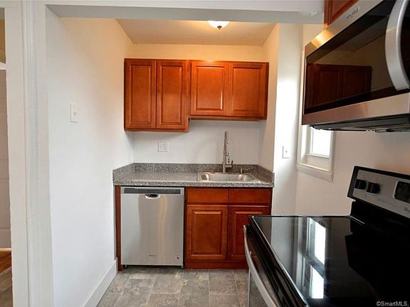 4th image of 463 Blatchley Ave #2