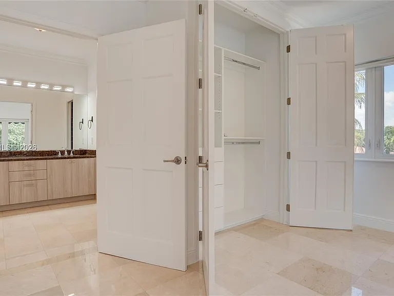 500 SW 51st Ct — Photo 33