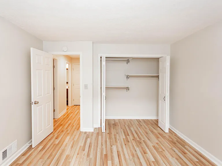 7250-7272 Beacon Hill Dr — Photo 32