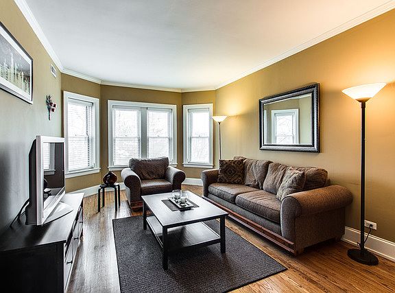 3rd image of 1725 W Winnemac Ave APT 3