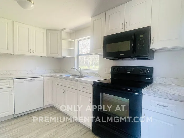 703 Gotts Rd — Photo 2