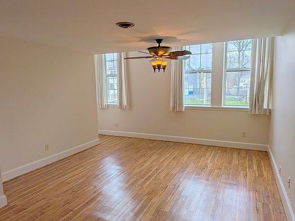 4th image of 366 Thacher St APT 6