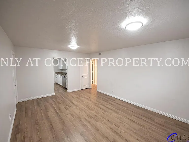 943-971 Chapel Dr — Photo 33