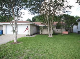 707 S Archer St, Beeville, TX 78102