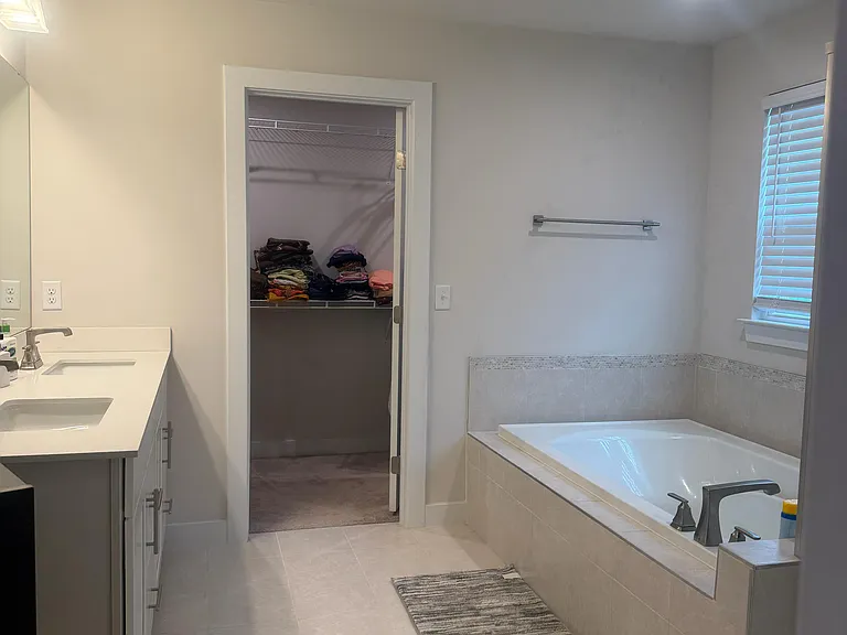 300 Finnegan Ct — Photo 32