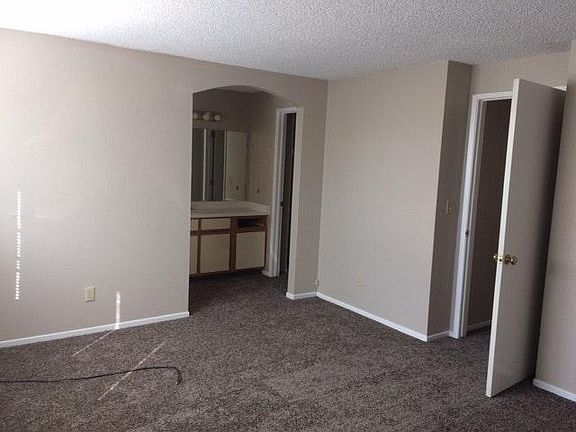 4th image of 3150 Myles Dr