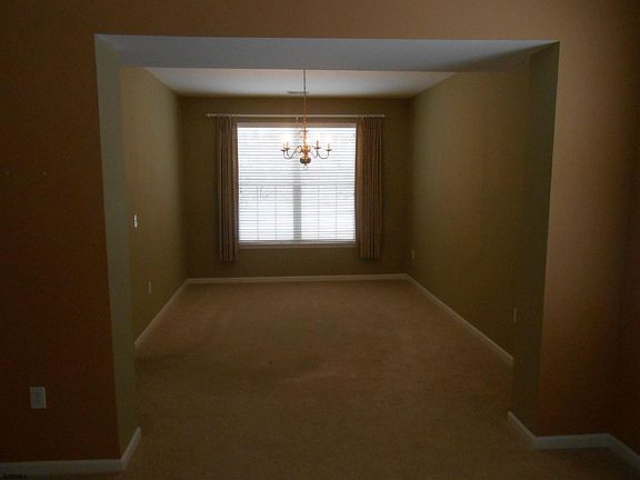 3rd image of 142 Kensington Dr